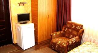 Гостиница Guest House Teremok Адлер Двухместный номер Делюкс с 1 кроватью (на 2 взрослых + 1 ребенка)-1