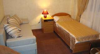 Гостиница Guest House Teremok Адлер Стандартный трехместный номер-1